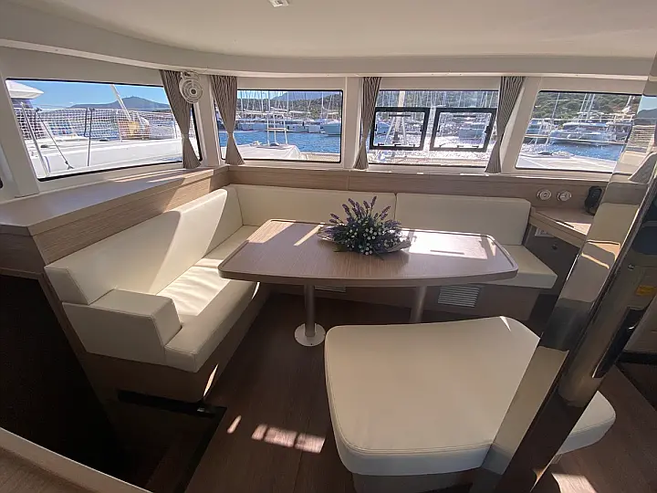 Lagoon 42 - 