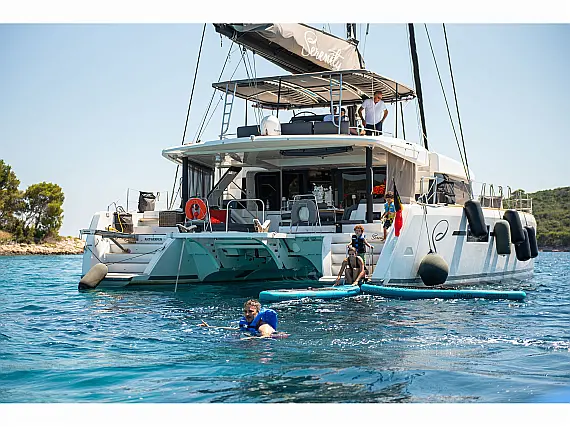 Lagoon 52