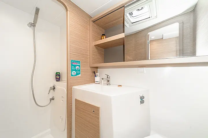 Lagoon 42 A/C & GEN & WM - 