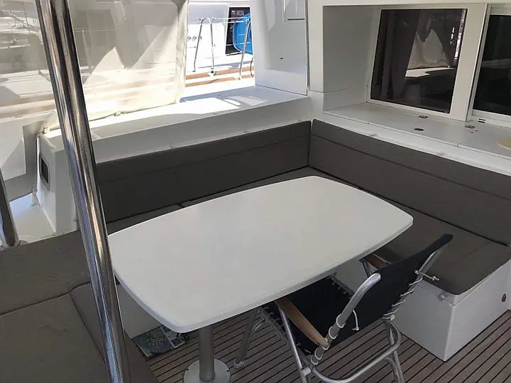 Lagoon 450 Flybridge - 