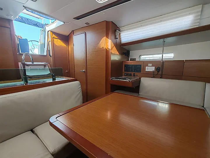Sun Odyssey 389 - 