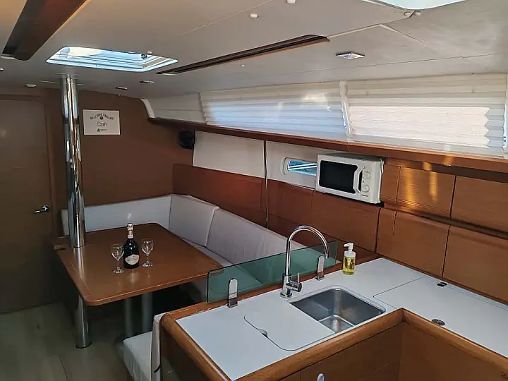 Sun Odyssey 389 - 