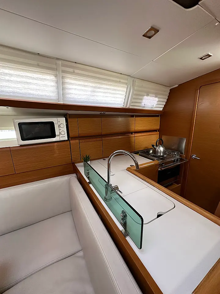 Sun Odyssey 389 - 