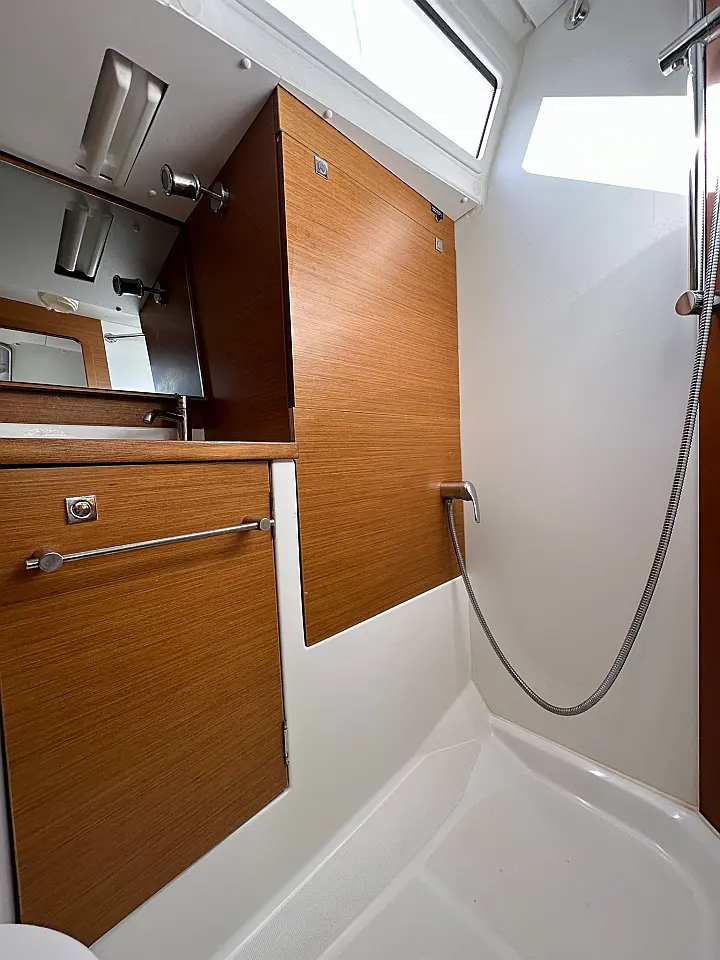 Sun Odyssey 389 - 