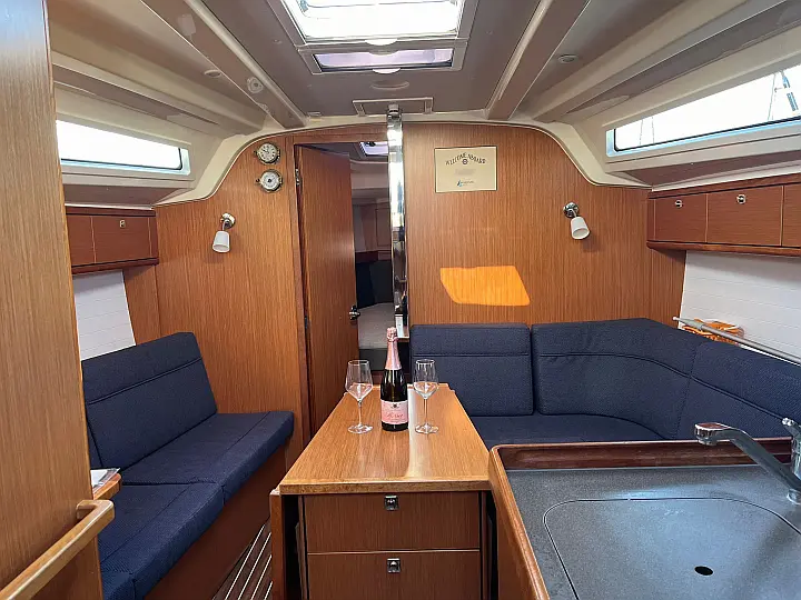 Bavaria Cruiser 37  - 