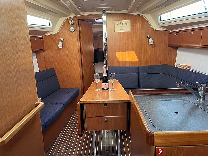 Bavaria Cruiser 37  - 