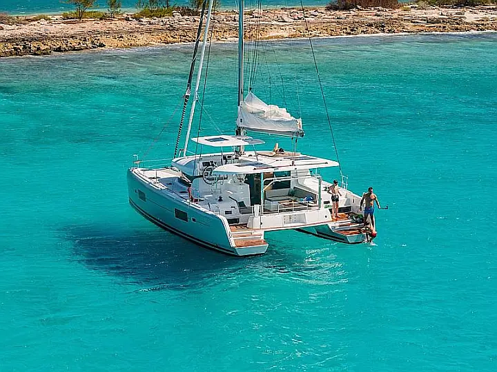 Lagoon 42 - External image