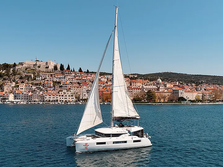 Lagoon 50 - External image