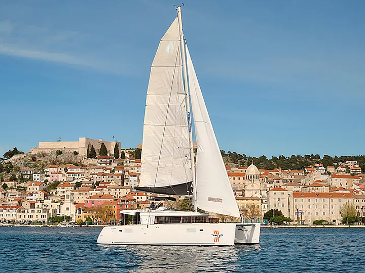 Lagoon 450 - External image