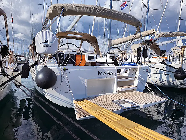 Dufour 390 Grand Large - External image