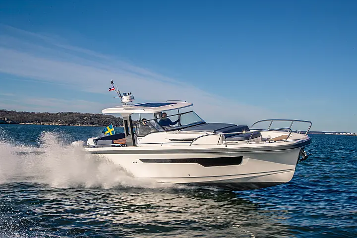 Nimbus Tender T11 - 