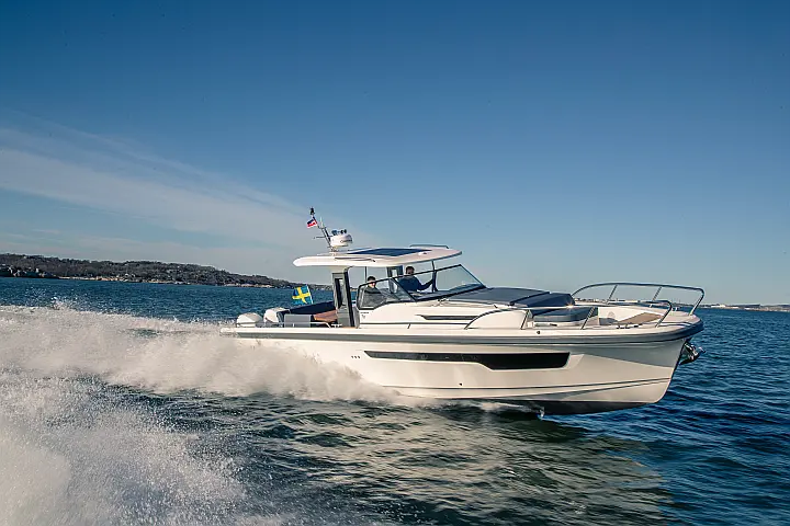 Nimbus Tender T11 - 