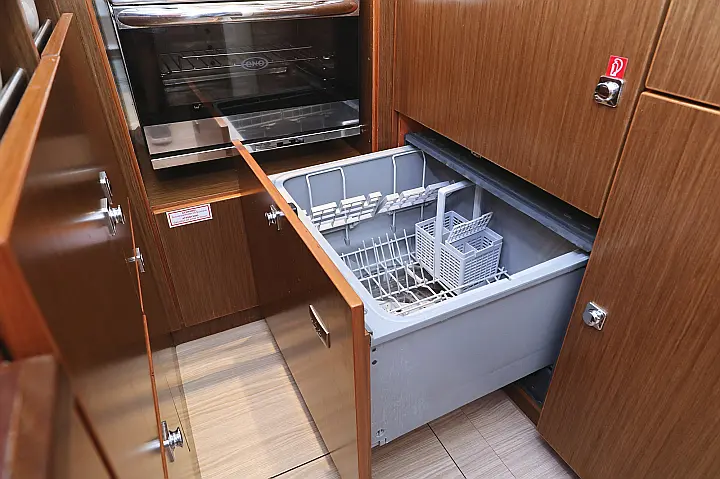 Bavaria Cruiser 57 - 