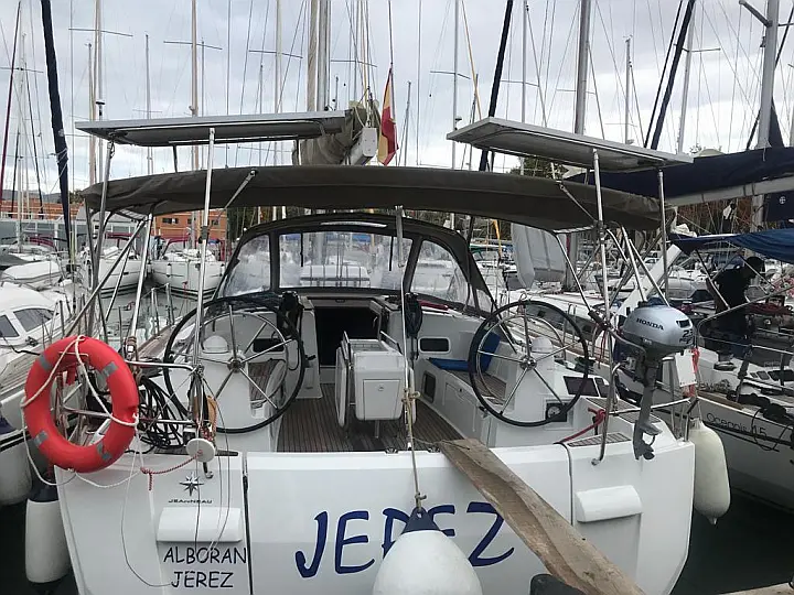 Sun Odyssey 519 - External image