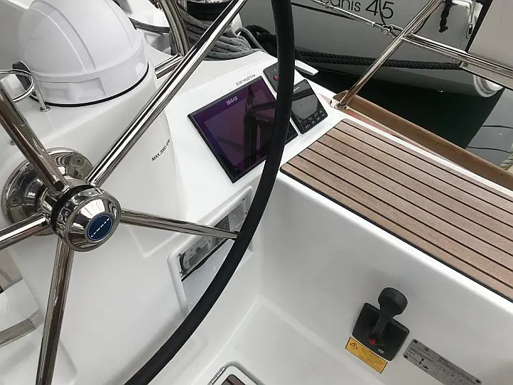 Sun Odyssey 519 - 