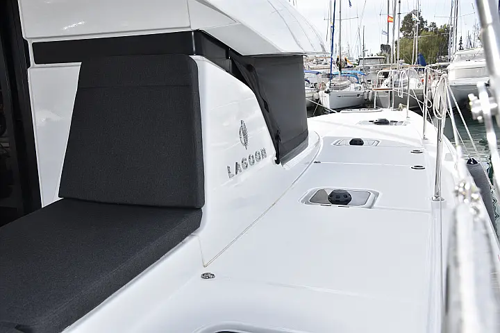 Lagoon 42 (A/C, generator, Watermaker) - 