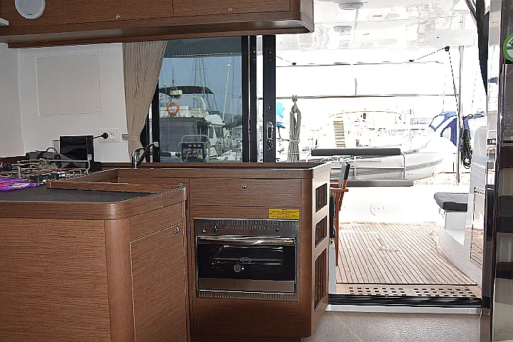 Lagoon 42 (A/C, generator, Watermaker) - 