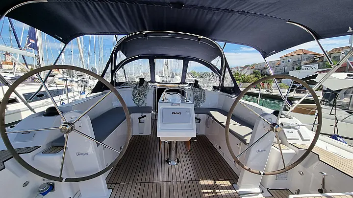 Bavaria C42 - 