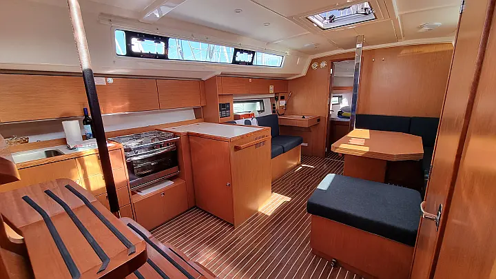 Bavaria C42 - 