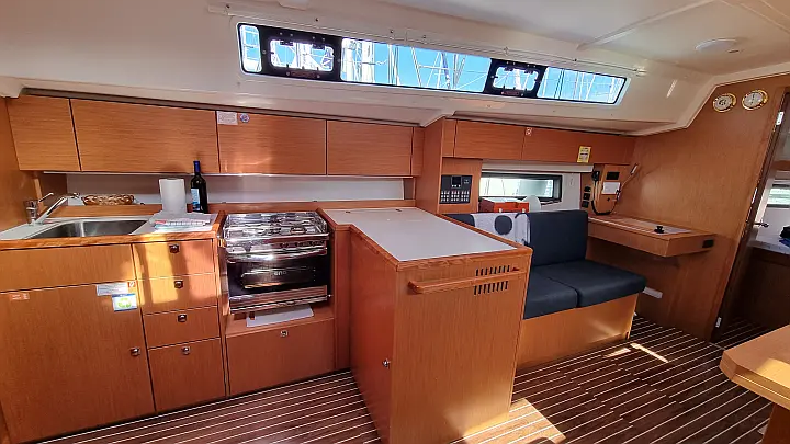 Bavaria C42 - 