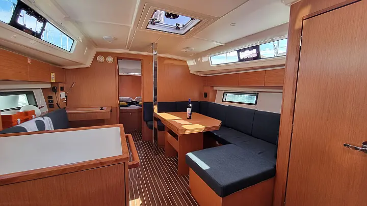 Bavaria C42 - 