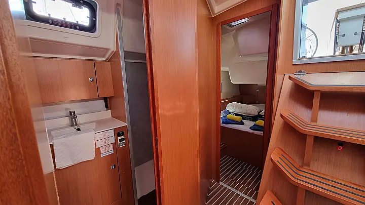 Bavaria C42 - 