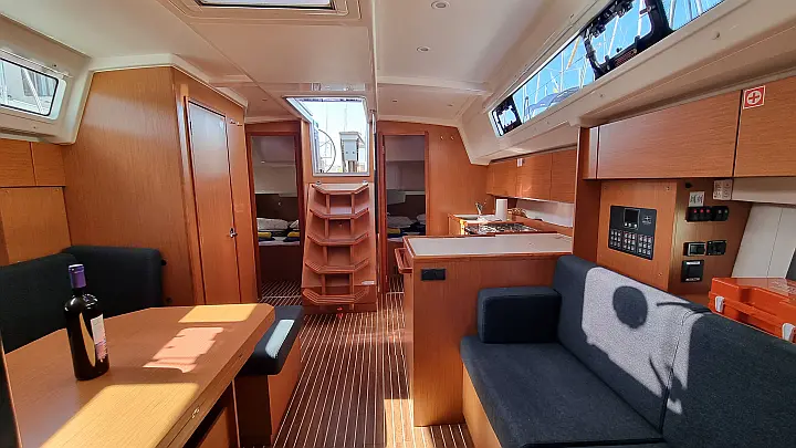 Bavaria C42 - 