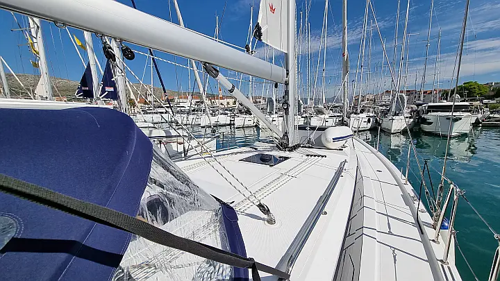 Bavaria C42 - 