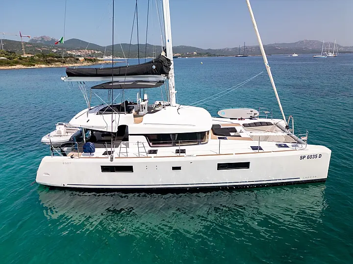 Lagoon 52F (5 cab) - 