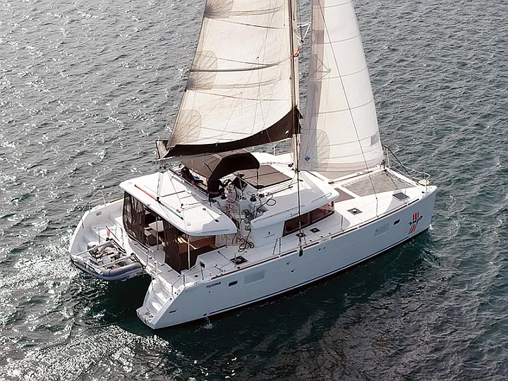 Lagoon 450 - External image