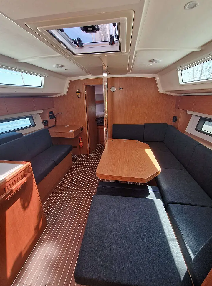 Bavaria C42 - 