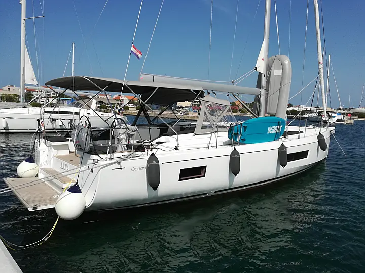 Oceanis 51.1 - External image