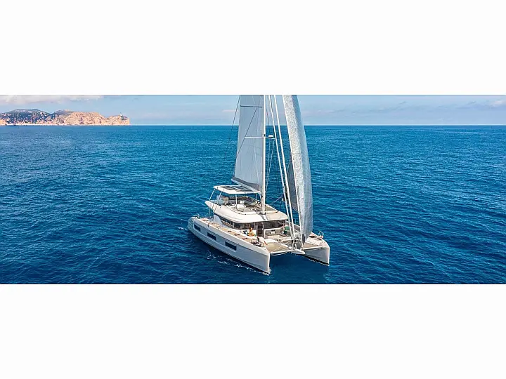 Lagoon 60 - External image