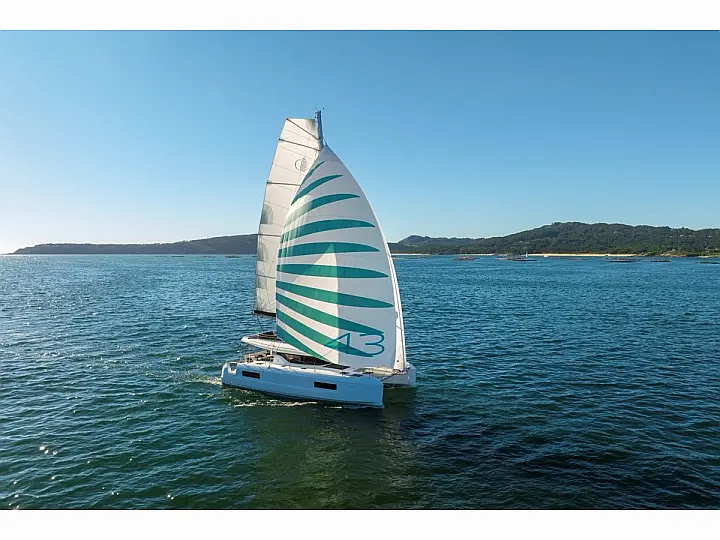 Lagoon 43 - External image