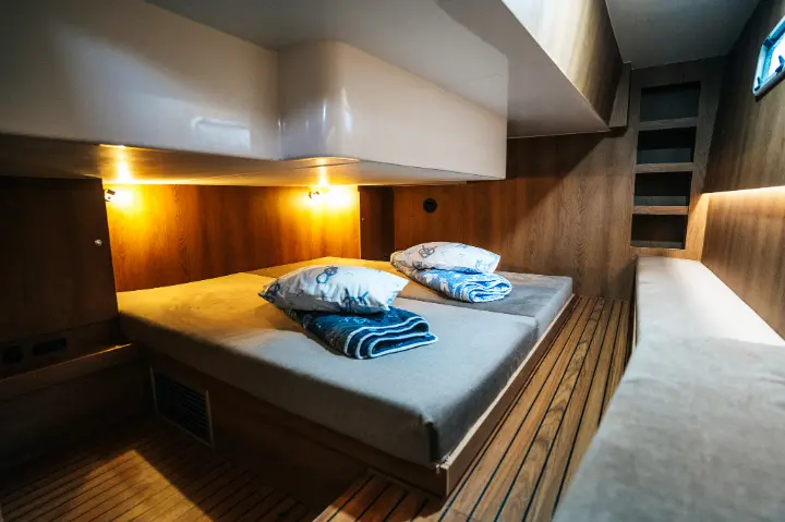 Nikhen Aqua Sun 34 Sedan  - cabin2