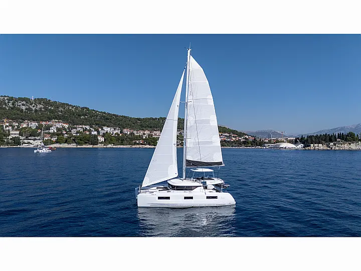 Lagoon 46 - External image