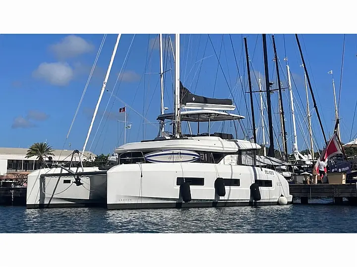 Lagoon 55 (5 cab) - External image