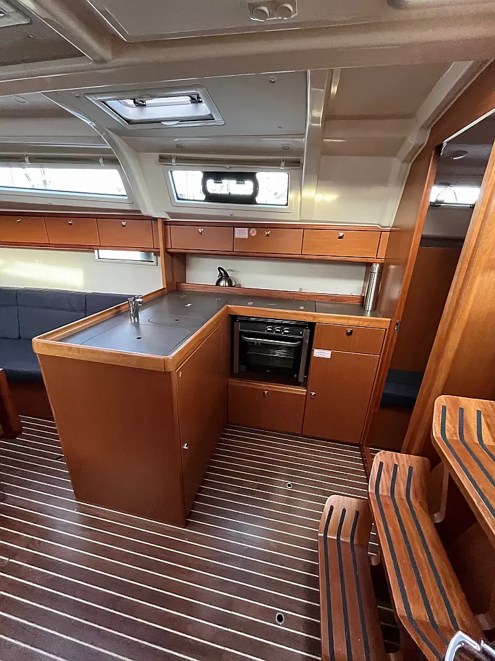 Bavaria Cruiser 37 - 