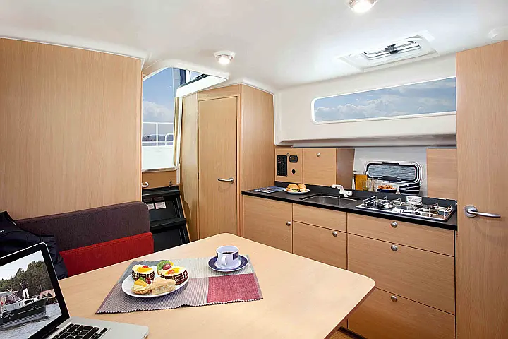 Delphia Escape 800 - 