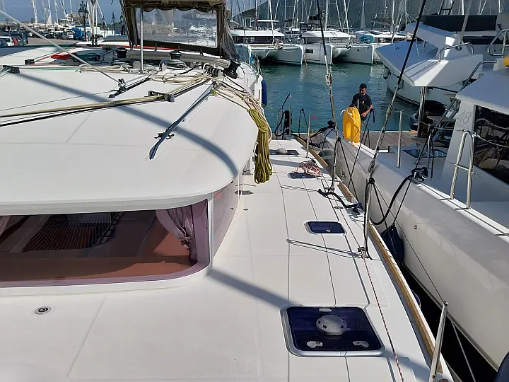 Lagoon 400 S2 - External image