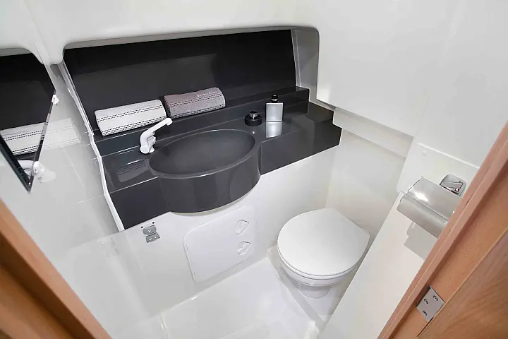 Delphia Escape 800 - 