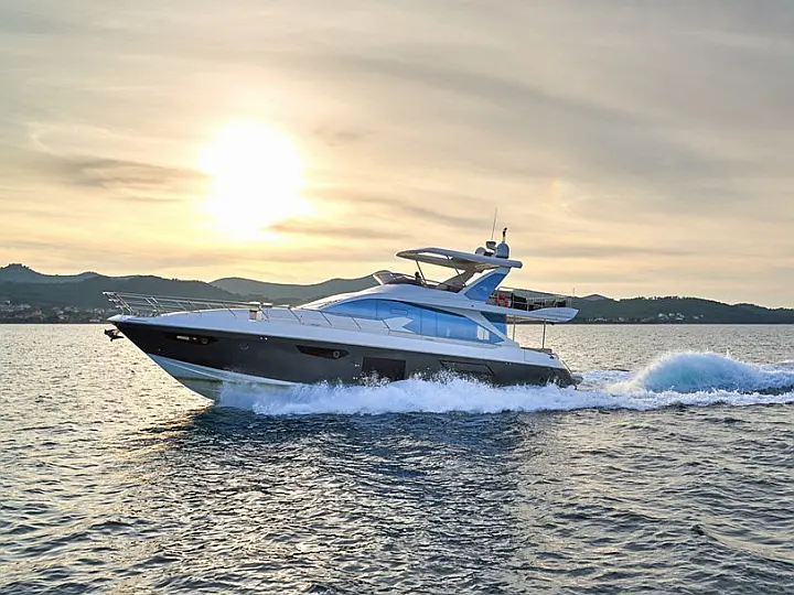 Azimut 72 - External image