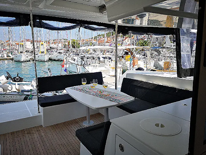 Lagoon 450 Fly - 