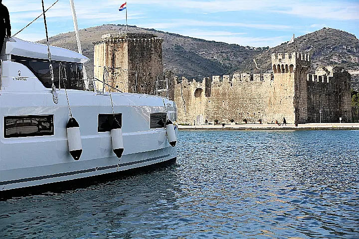 Lagoon 46 Fly - 