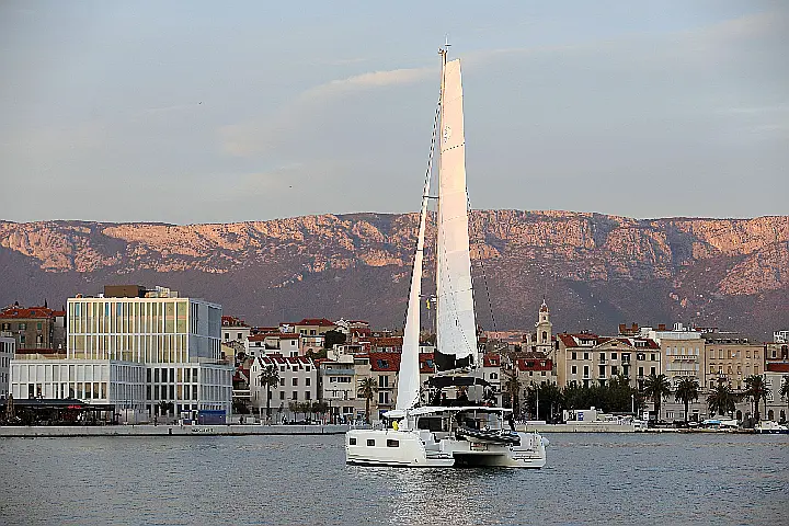 Lagoon 46 Fly - 