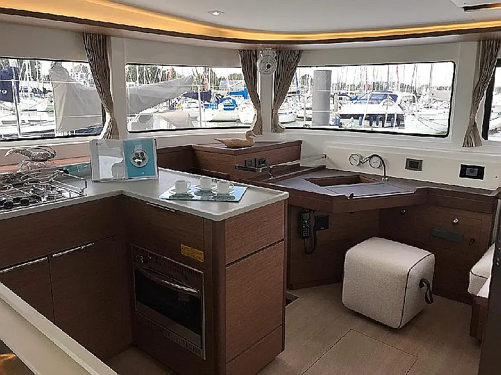 Lagoon 46 Fly - 