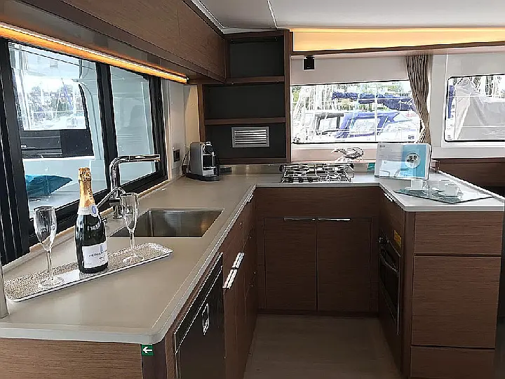 Lagoon 46 Fly - 