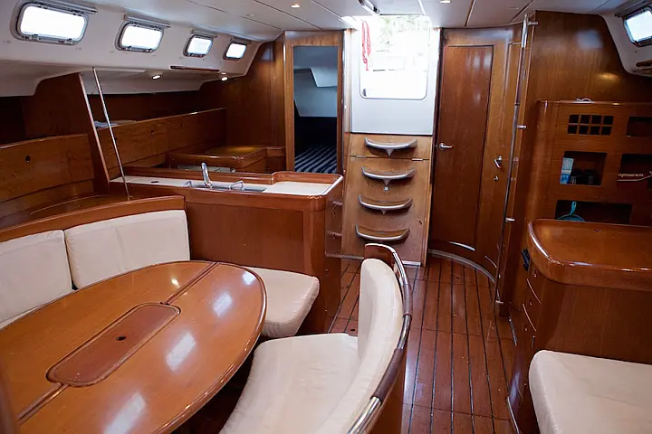 Beneteau First 47.7 - interior