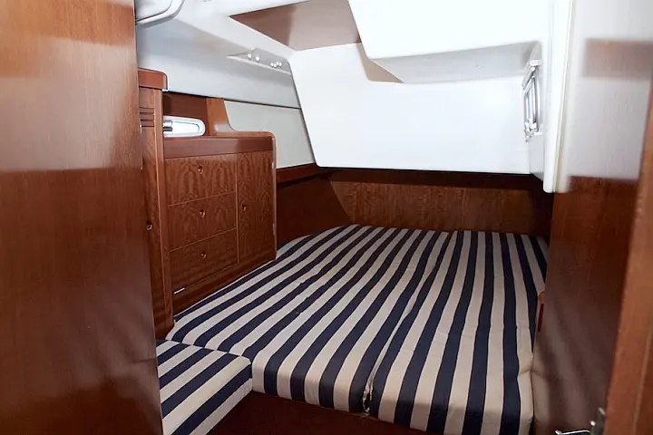 Beneteau First 47.7 - interior