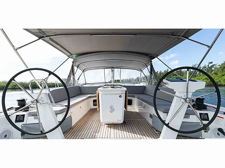 Oceanis 51.1 - External image